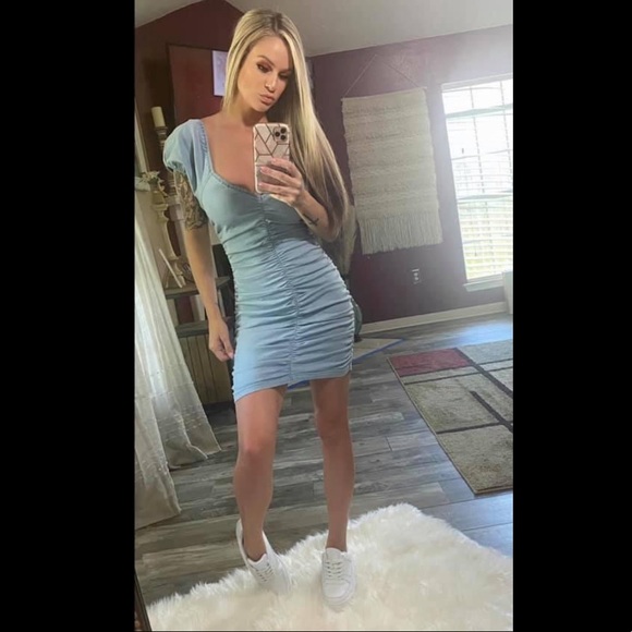 Ruched bodycon dress with slight puff sleeve